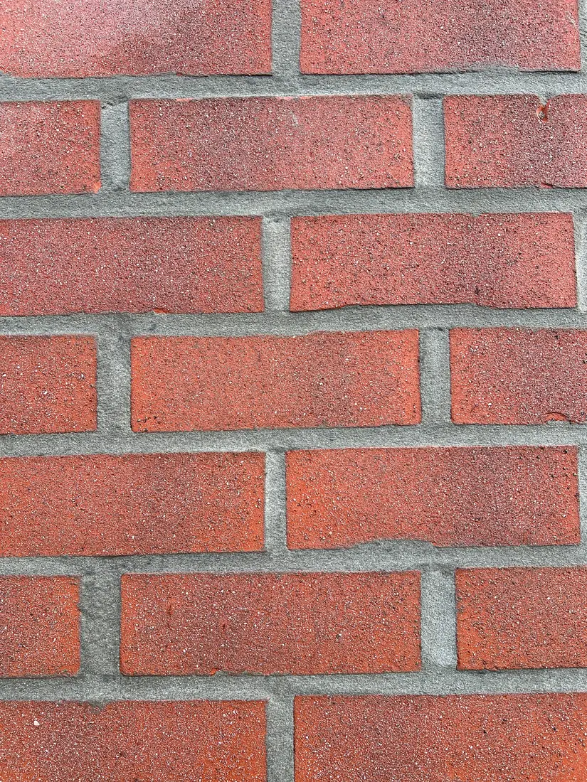 Klinkerwand in Ascheberg vor der Fugensanierung, Nahaufnahme