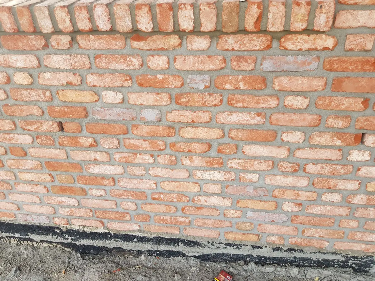 Frisch neu verfugte Klinkerwand im Detail